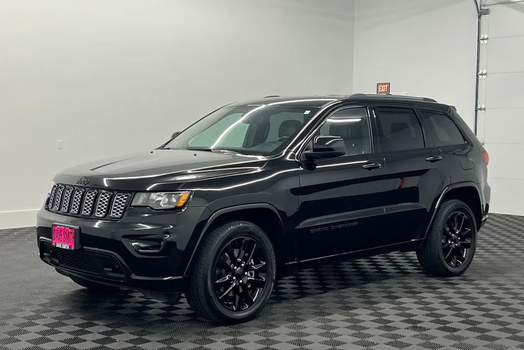 2021 Jeep Grand Cherokee Laredo photo 1