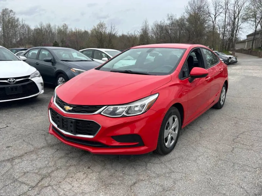 2017 Chevrolet Cruze LS photo 1