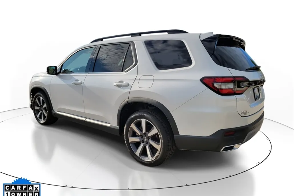 2023 Honda Pilot Touring photo 1