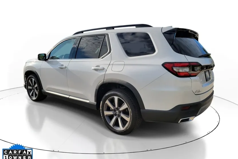 2023 Honda Pilot Touring photo 1