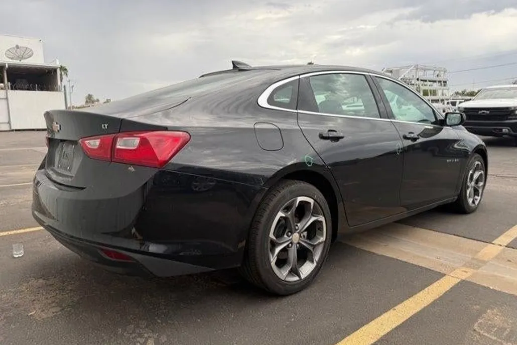 2024 Chevrolet Malibu 1LT photo 1
