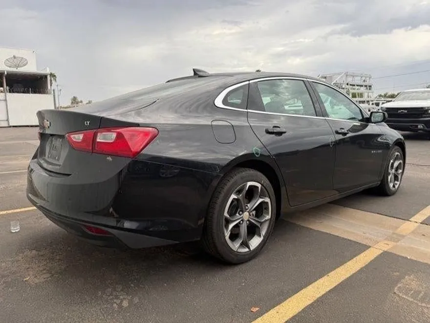 2024 Chevrolet Malibu 1LT photo 1