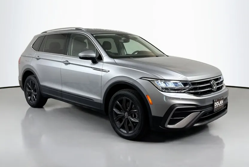 2023 Volkswagen Tiguan SE photo 1