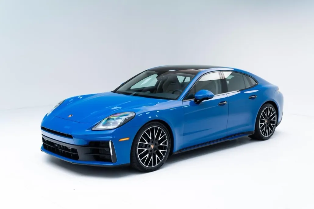 2025 Porsche Panamera 4 photo 1