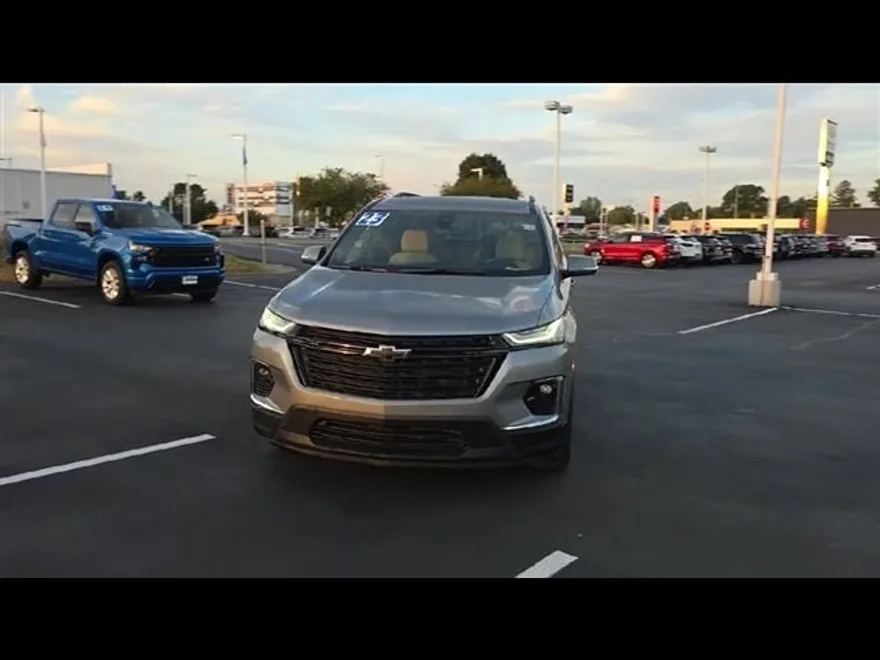 2023 Chevrolet Traverse LS photo 1