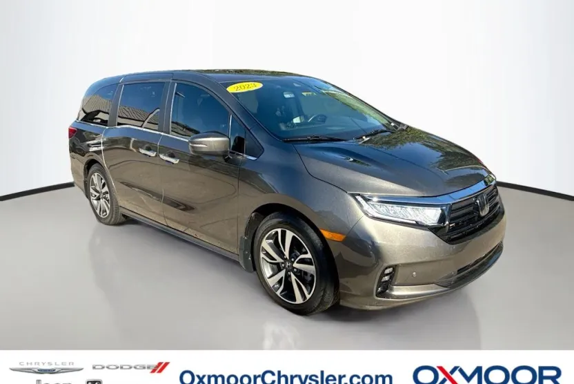 2023 Honda Odyssey Touring photo 1