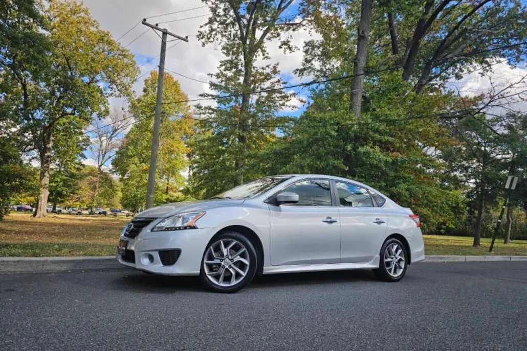 2013 Nissan Sentra SR photo 1