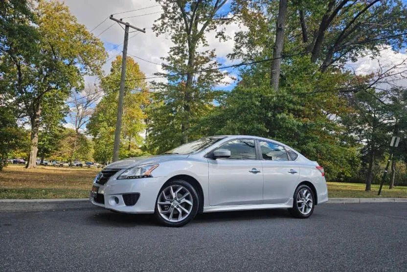 2013 Nissan Sentra SR photo 1