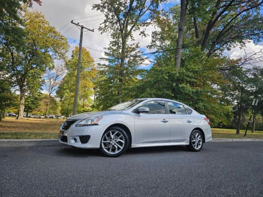2013 Nissan Sentra SR photo 1