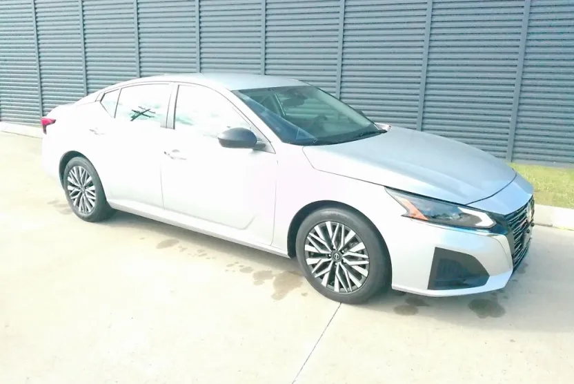 2024 Nissan Altima 2.5 SV photo 1