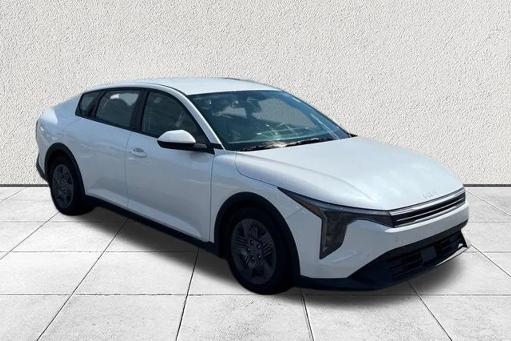 2025 Kia K4 LX photo 1