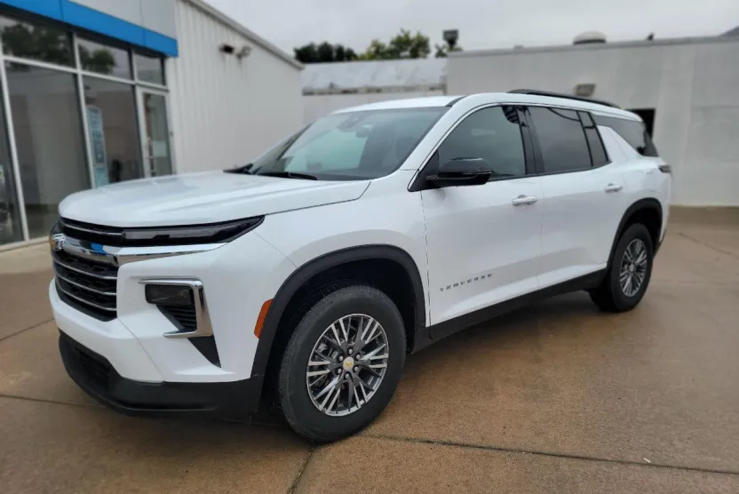 2025 Chevrolet Traverse photo 1