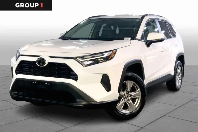 2022 Toyota RAV4 XLE photo 1