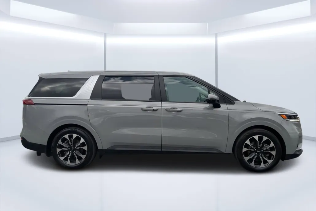 2024 Kia Carnival EX photo 1