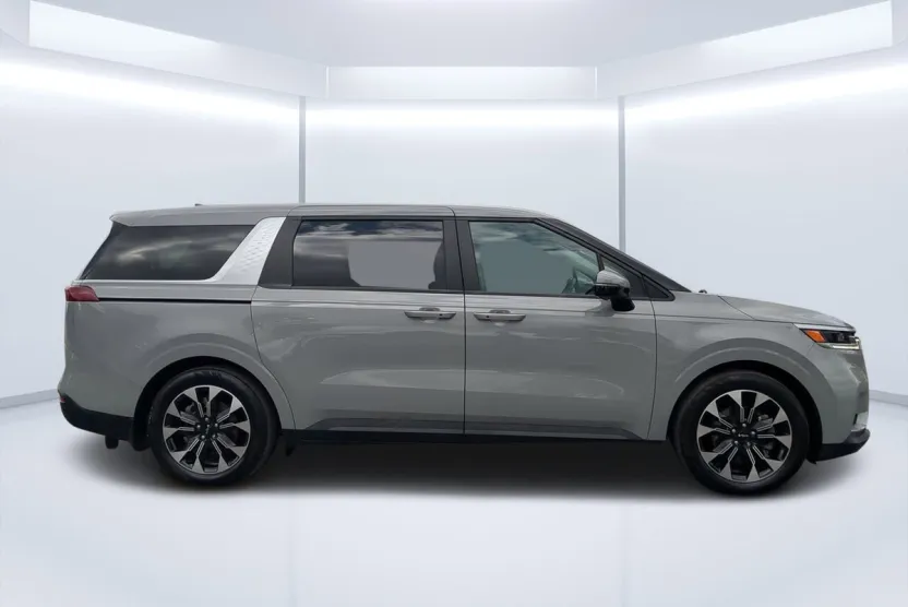 2024 Kia Carnival EX photo 1