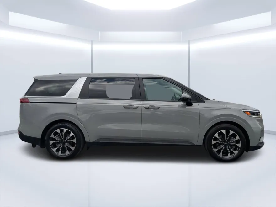 2024 Kia Carnival EX photo 1
