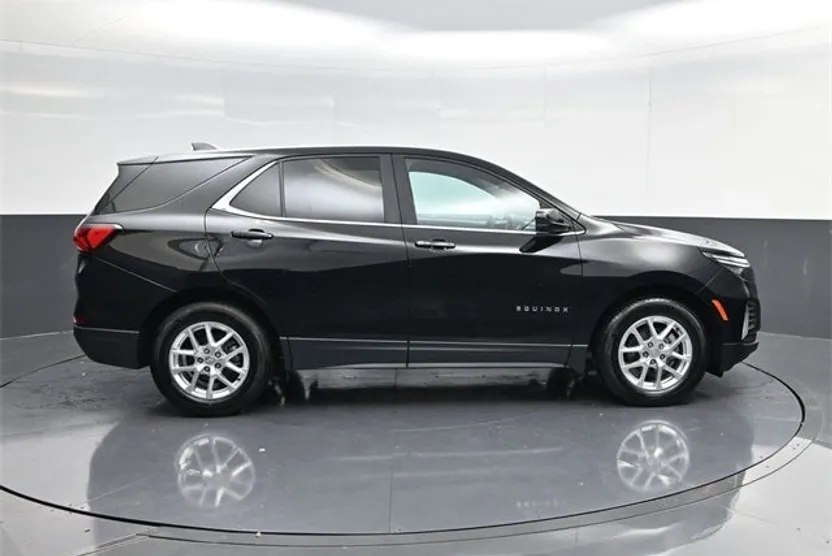 2022 Chevrolet Equinox LT photo 1