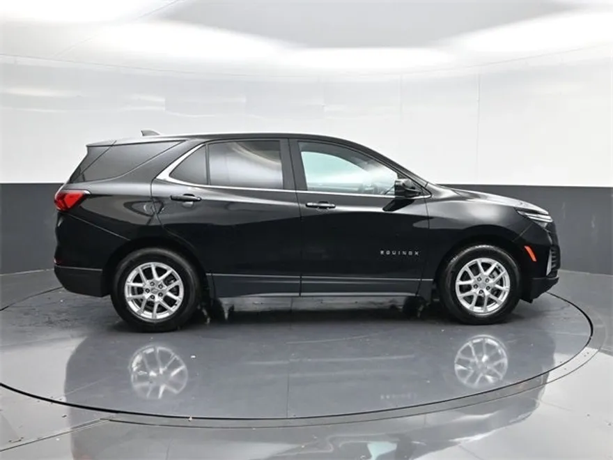 2022 Chevrolet Equinox LT photo 1