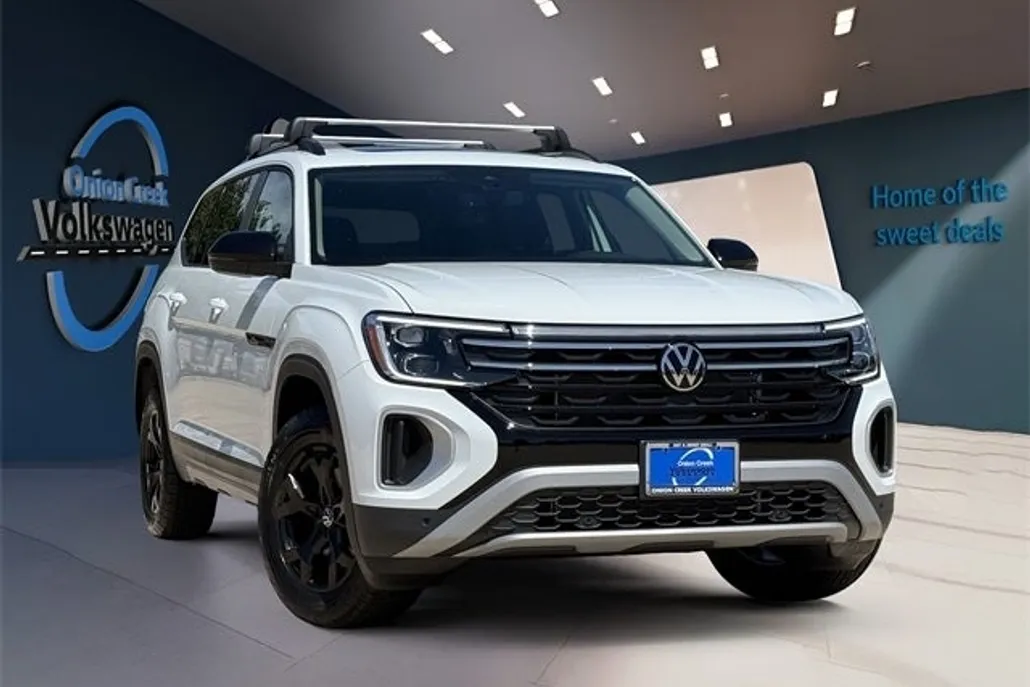 2025 Volkswagen Atlas Peak Edition SE photo 1