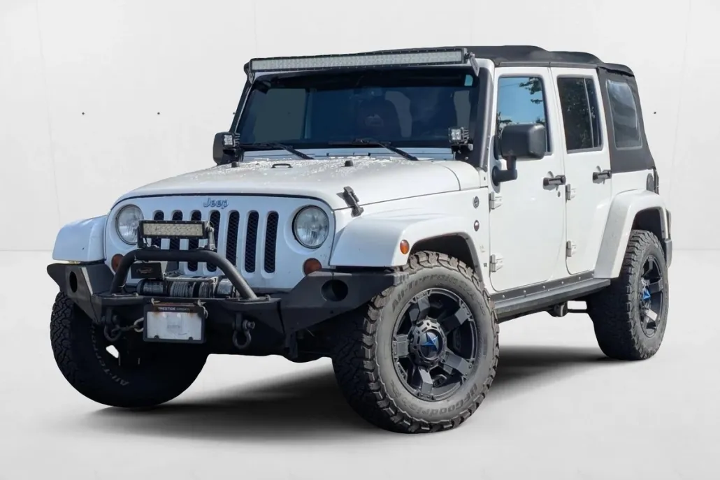2013 Jeep Wrangler Unlimited Sahara photo 1