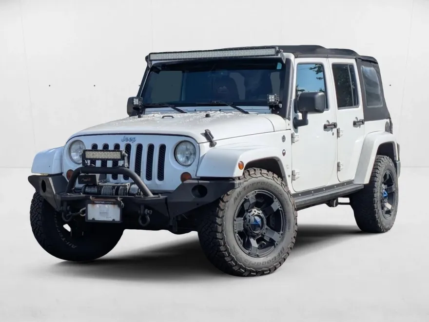 2013 Jeep Wrangler Unlimited Sahara photo 1
