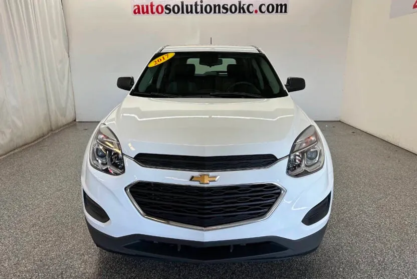 2017 Chevrolet Equinox LS photo 1