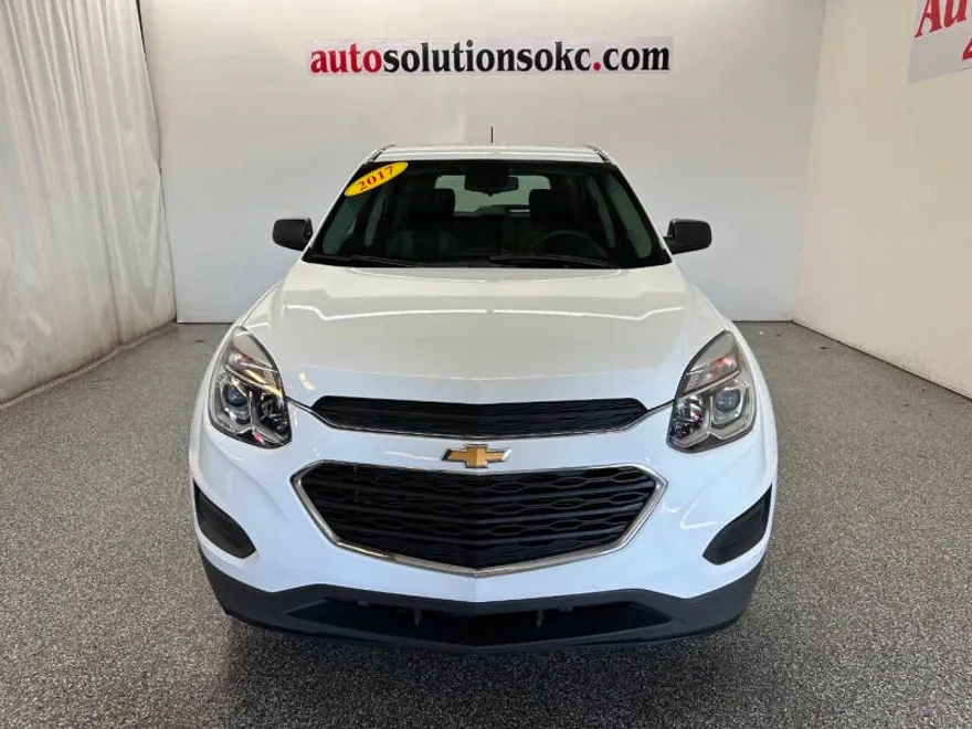2017 Chevrolet Equinox LS photo 1