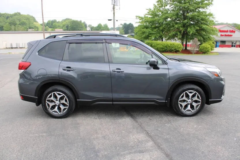 2020 Subaru Forester Premium photo 1