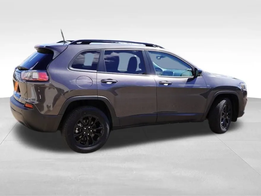 2023 Jeep Cherokee Altitude photo 1