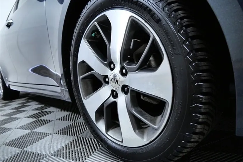 2020 Kia Optima S photo 1