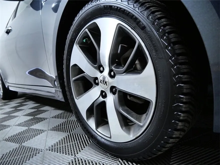 2020 Kia Optima S photo 1