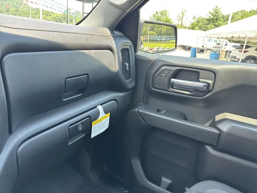 2026 Chevrolet Silverado 1500 Custom photo 1