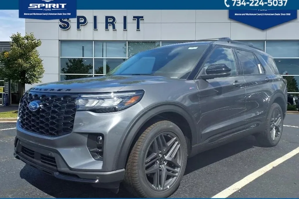 2025 Ford Explorer ST-Line photo 1