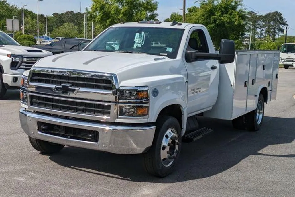 2023 Chevrolet Silverado 5500HD Work Truck photo 1