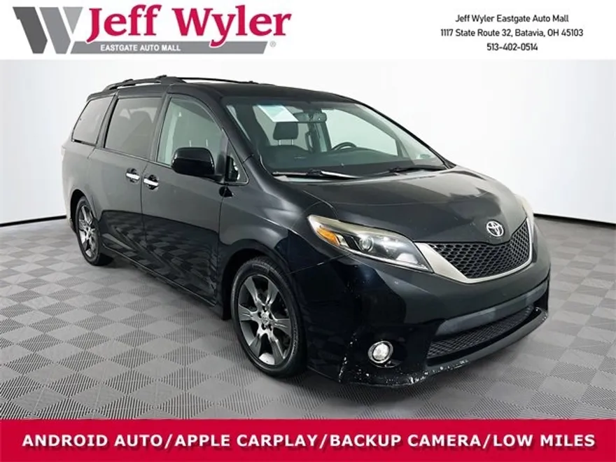 2015 Toyota Sienna SE photo 1