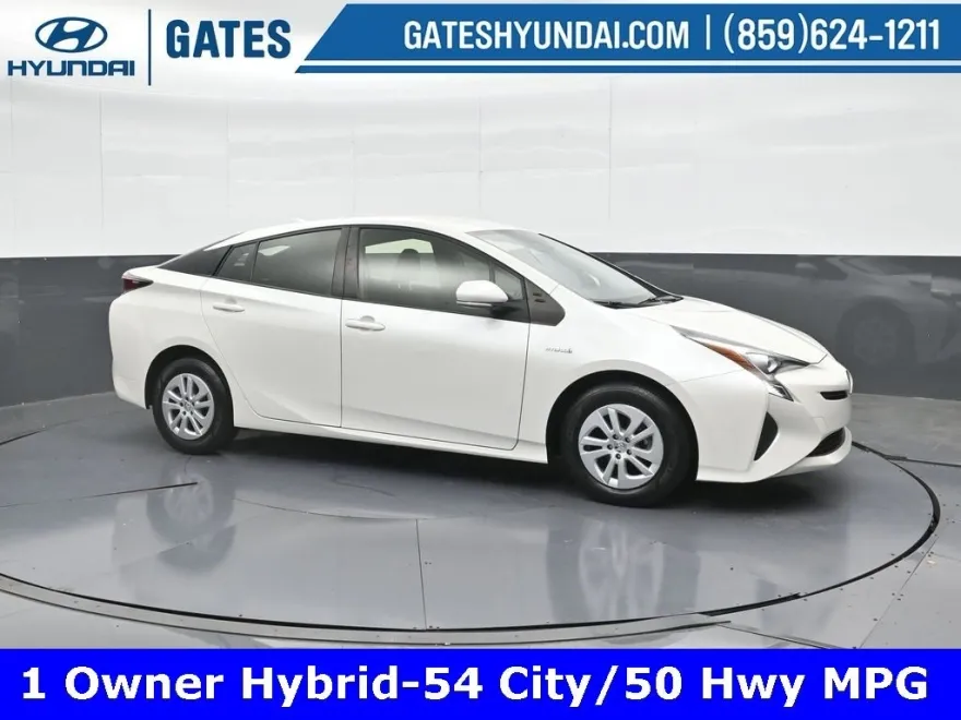 2018 Toyota Prius One photo 1