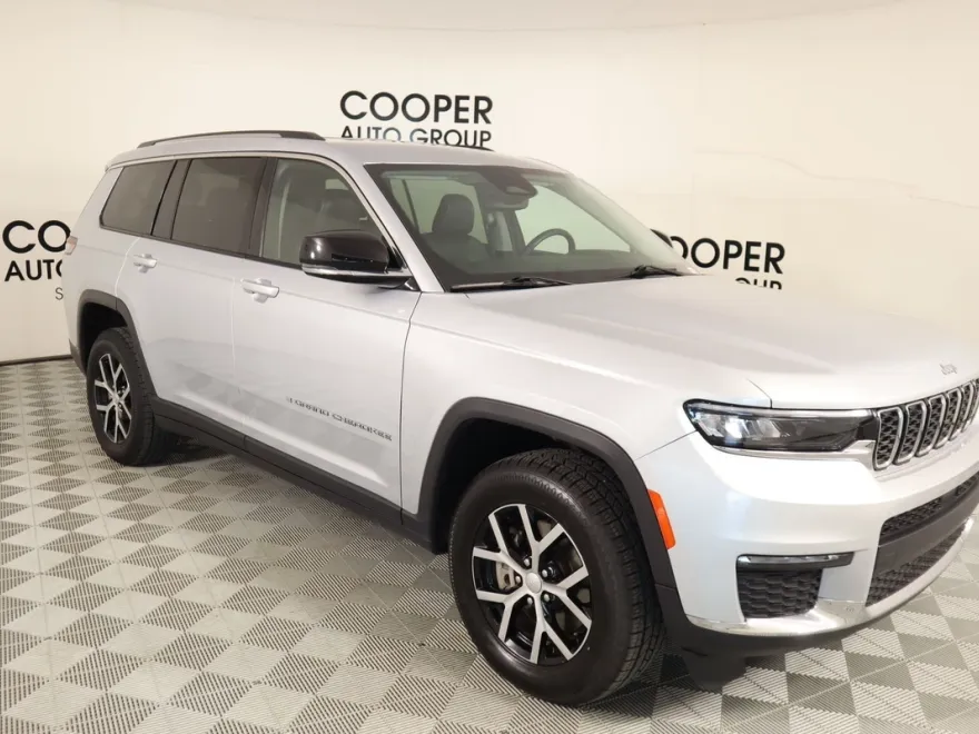 2023 Jeep Grand Cherokee Limited photo 1