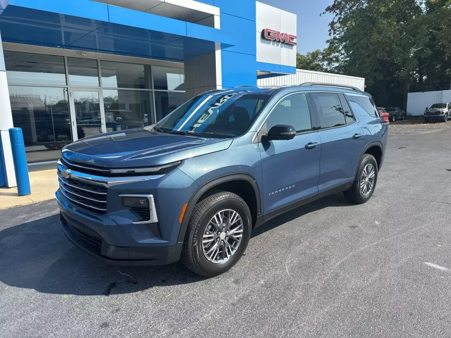 2026 Chevrolet Traverse photo 1