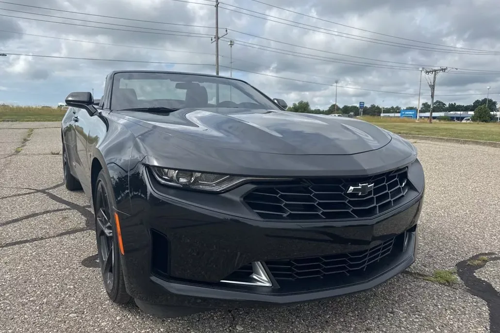 2023 Chevrolet Camaro 2LT photo 1