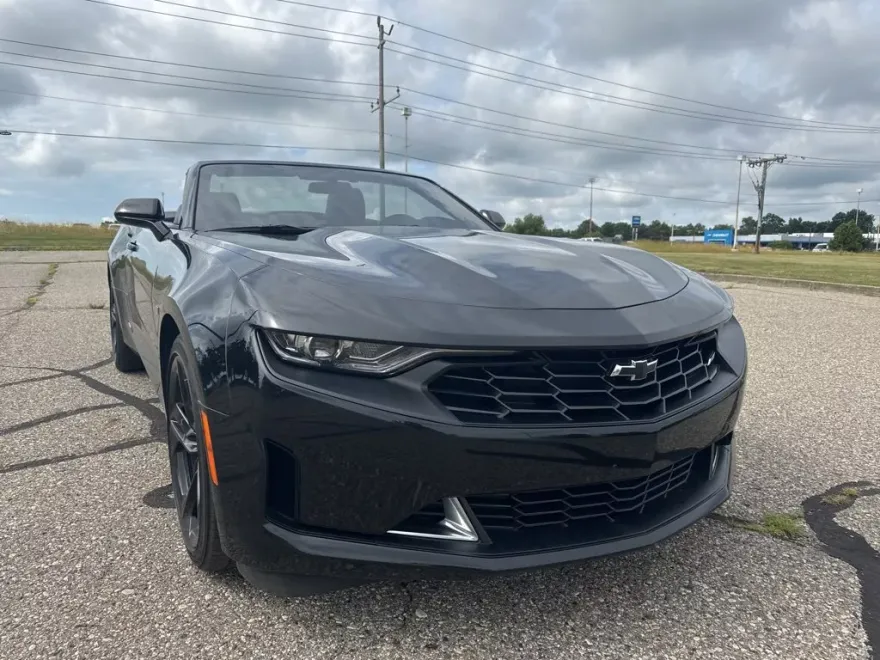2023 Chevrolet Camaro 2LT photo 1
