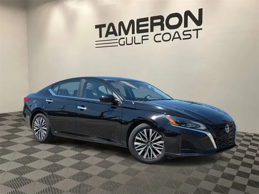 2023 Nissan Altima 2.5 SV photo 1
