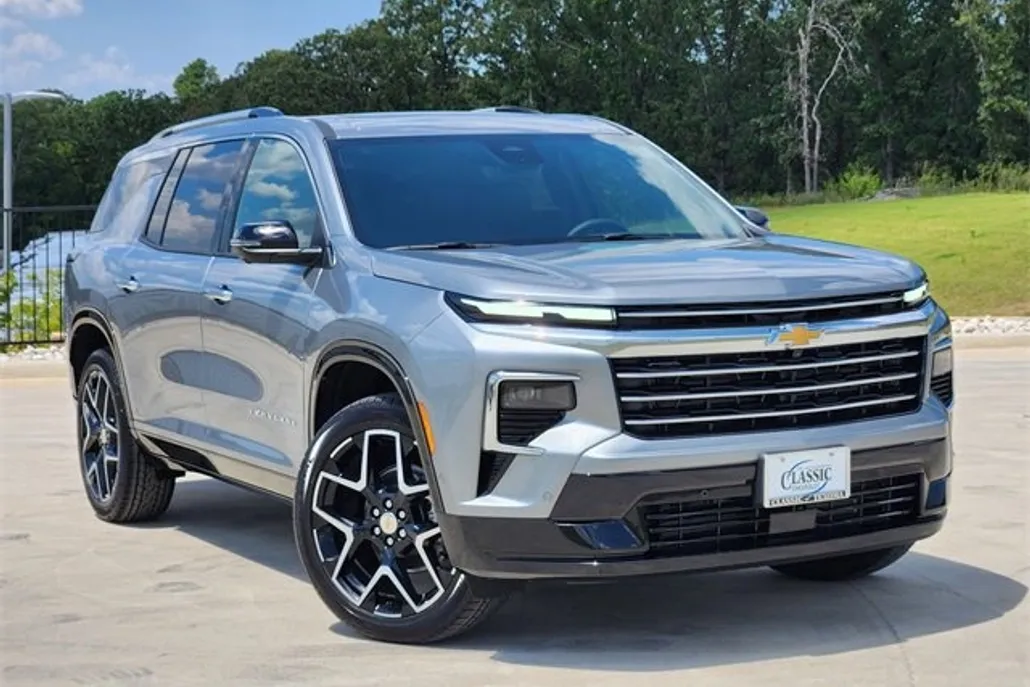 2026 Chevrolet Traverse High Country photo 1