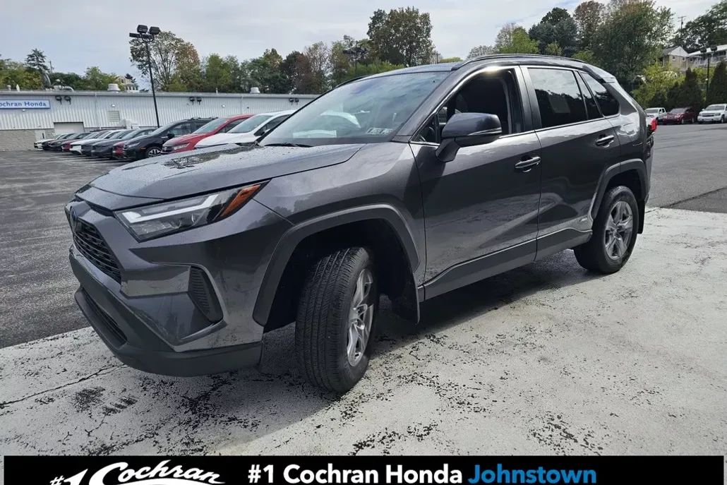 2022 Toyota RAV4 Hybrid XLE photo 1