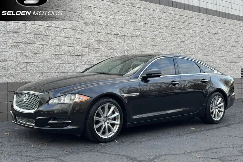 2013 Jaguar XJ photo 1