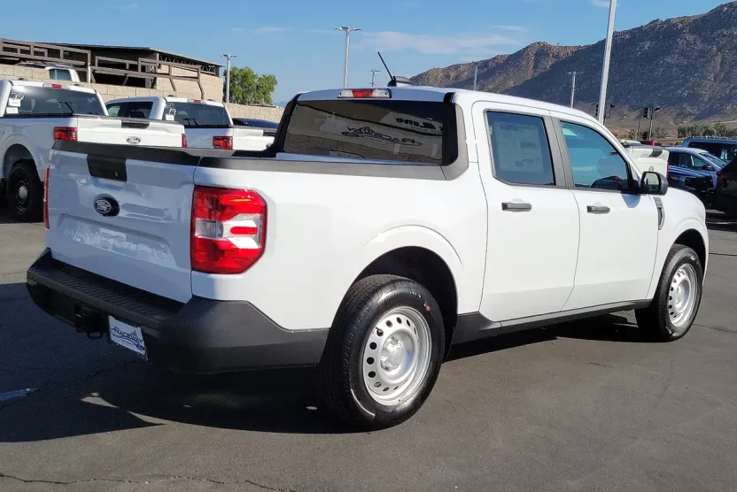 2025 Ford Maverick XLT photo 1