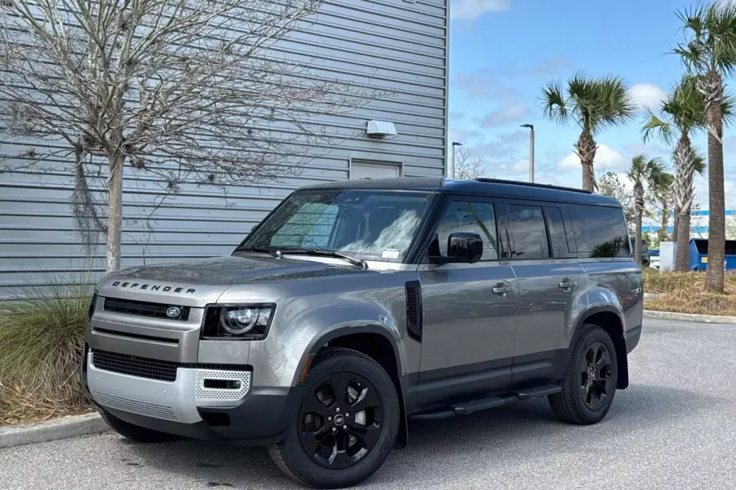 2025 Land Rover Defender 130 S photo 1