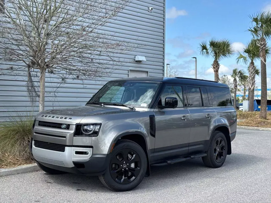 2025 Land Rover Defender 130 S photo 1
