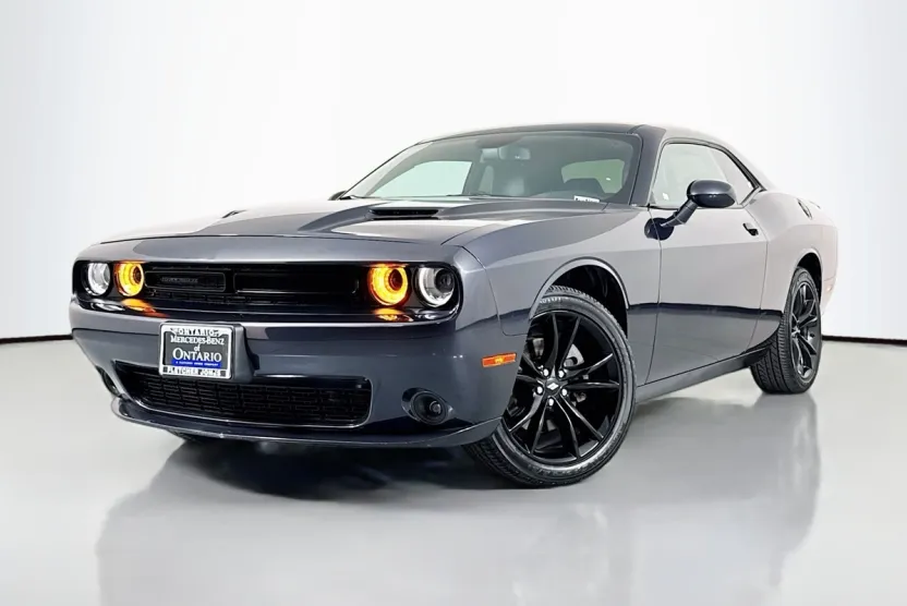 2018 Dodge Challenger SXT Plus photo 1