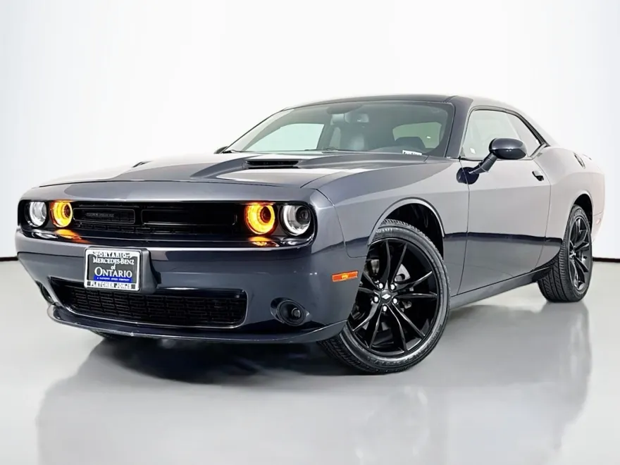 2018 Dodge Challenger SXT Plus photo 1