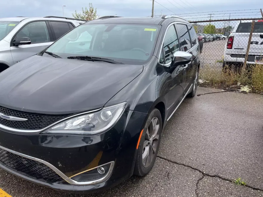 2020 Chrysler Pacifica Limited photo 1